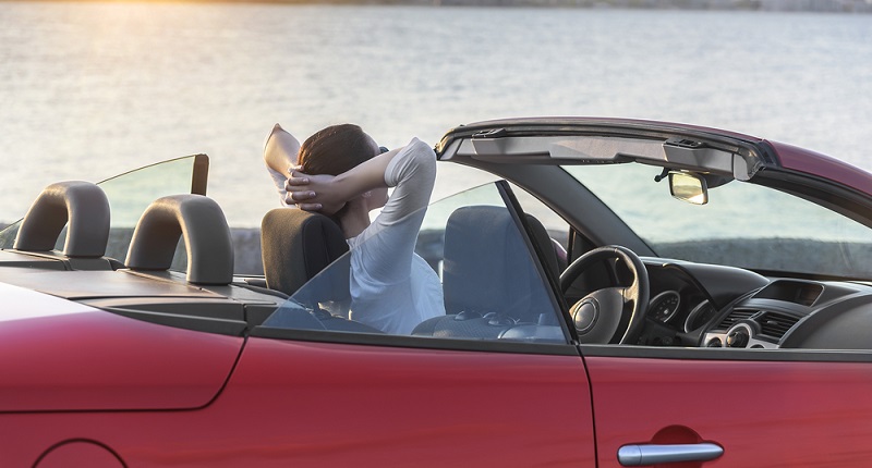 Ein schönes Cabrio, das Sie nur im Sommer fahren - dafür gibt es ebenfalls kostengünstigere Versicherungen - Sie können hier wählen, in welchen Monaten das Fahrzeug gefahren werden kann - also etwa von März bis Oktober eines Jahres. (#05)