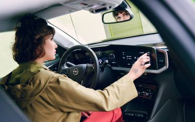 Vom Mono-Radio zur Multimediaschnittstelle: Die Geschichte des Infotainmentcenters im Auto (Foto: Stellantis / Opel)