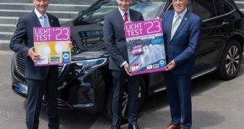 Sicherheit im Straßenverkehr: Neue Licht-Test-Plakette für 2023 (Foto: Zentralverband Deutsches Kraftfahrzeuggewerbe ZDK - ProMotor)