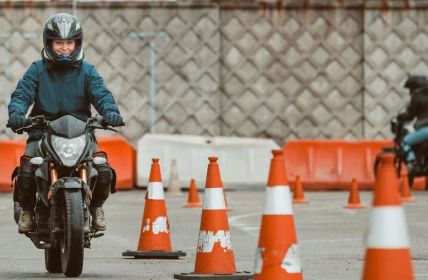 Safebike Wochenende im Herbst: Fahrtechnik verbessern! (Foto: AdobeStock - alas_spb 430744251)