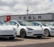 Tesla KFZ-Versicherung unter Beschuss: Kunden klagen über lange (Foto: AdobeStock 447326299_jetcityimage)