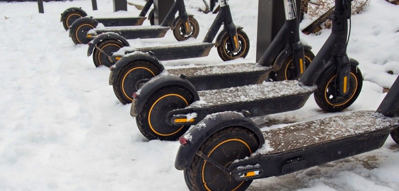 Tipps für die optimale Nutzung des E-Scooters im Winter (Foto: AdobeStock - Sofiia Tiuleneva 419633489)