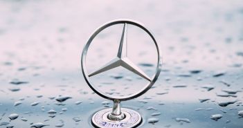 Entscheidung über Musterfeststellungsklage gegen Mercedes steht (Foto: AdobeStock - Grigory Bruev 369695635)