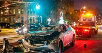 Site vorschlagen: Wichtige Schritte nach einem Verkehrsunfall (Foto: AdobeStock - PhotoSpirit 177702320)