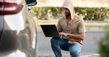 Moderne Diebstahlsicherungen für Ihr Auto (Foto: AdobeStock - 523782725 Maria Vitkovska)