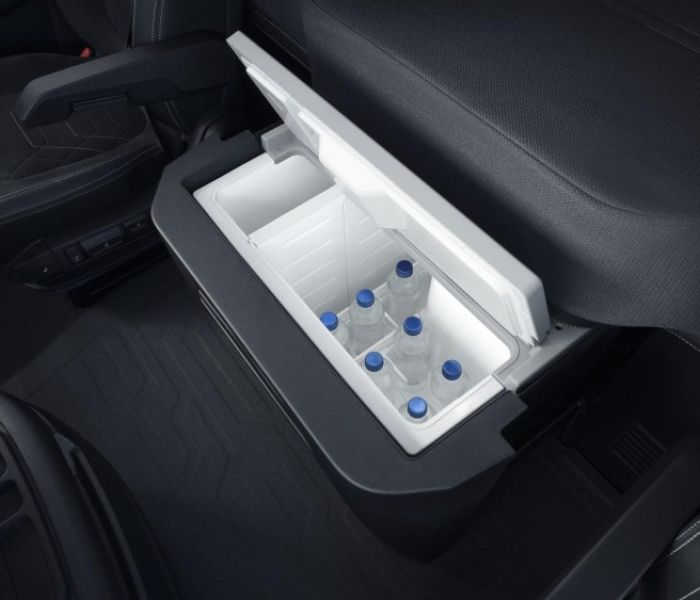 Praktisch - der große Kühlschrank im neuen Ford F-MAX GEN 2.0 (Foto: Ford Trucks)
